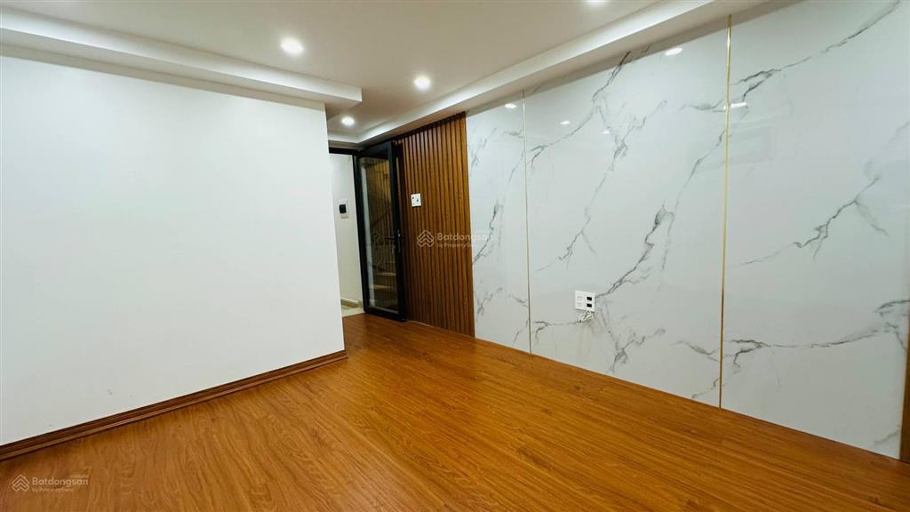 Nhà mặt đường đình đông  40m2  4 tầng đẹp chỉ việc về ở  cạnh ngõ  giá 7,9 tỷ