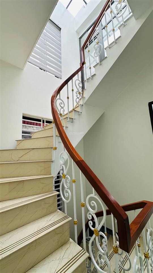 Nhà mặt đường đình đông  40m2  4 tầng đẹp chỉ việc về ở  cạnh ngõ  giá 8,5 tỷ