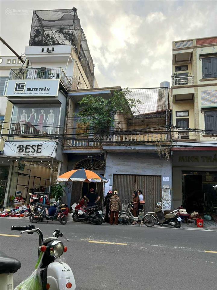 Nhà mặt đường 208 (gần ngã 4 ắc quy)  74m2 x 2 tầng  mt 7,34m  giá 5,2 tỷ