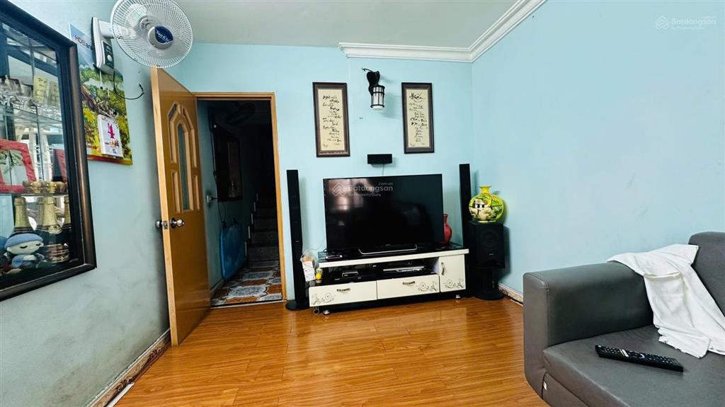 Cực hiếm  mặt đường hoàng quý  kinh doanh buôn bán tốt  3 tầng  giá 2,5 tỷ