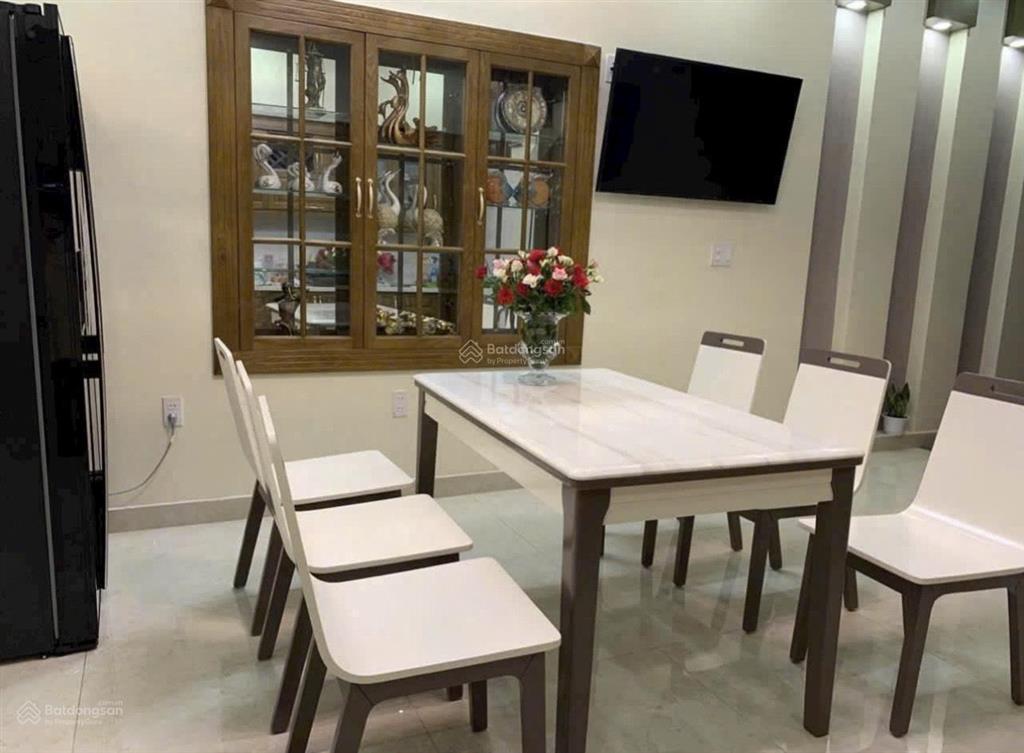 Nhà rộng rãi, ngõ to, sân trước cực rộng gần trường cấp 3 trần phú