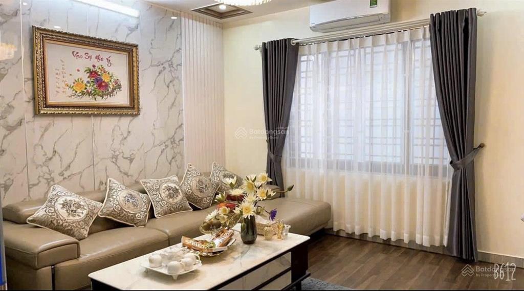 Nhà rộng rãi, ngõ to, sân trước cực rộng gần trường cấp 3 trần phú