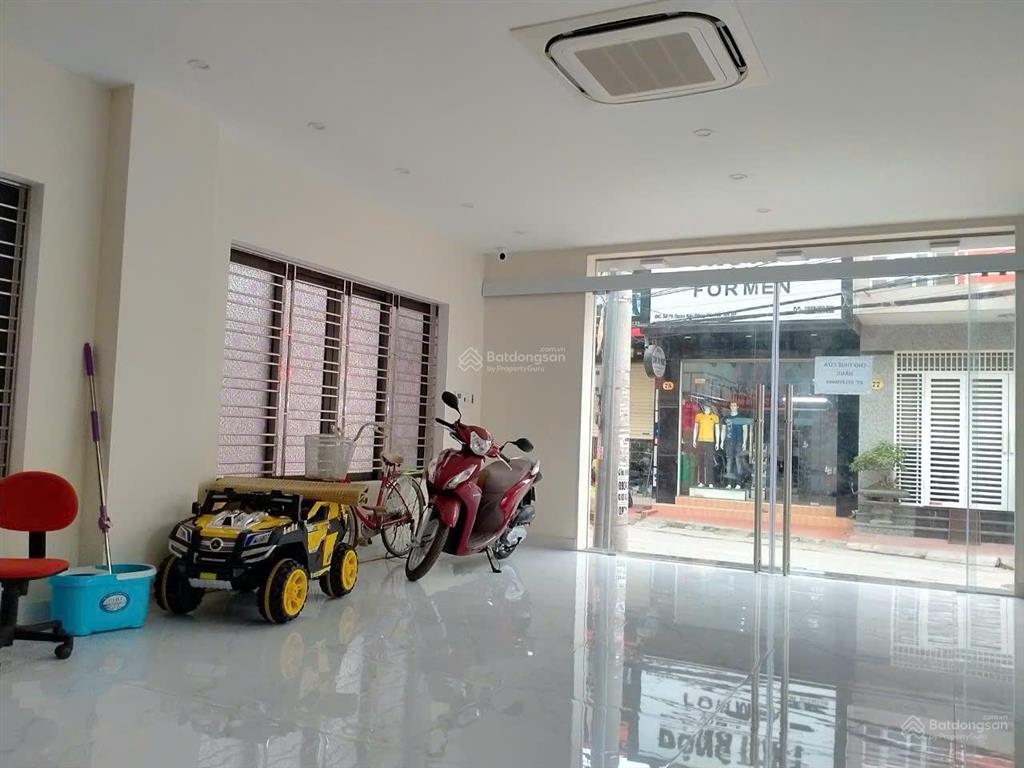 Mặt đường đoàn kết (chợ lũng)  303m2  mặt tiền 9,7m  giá bán 77 tr/m2 (tặng nhà)