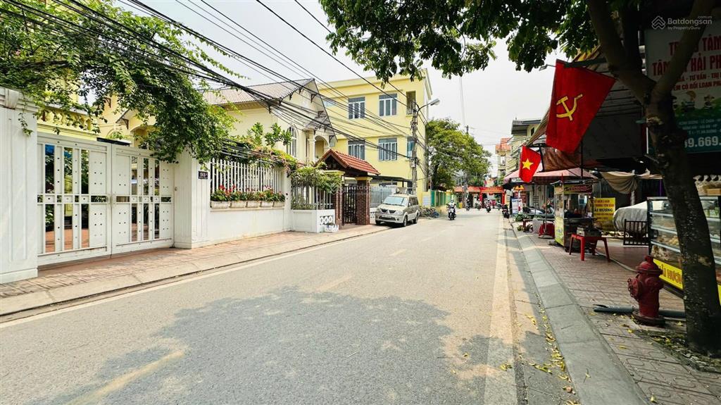 Mặt đường đoàn kết (chợ lũng)  303m2  mặt tiền 9,7m  giá bán 77 tr/m2 (tặng nhà)