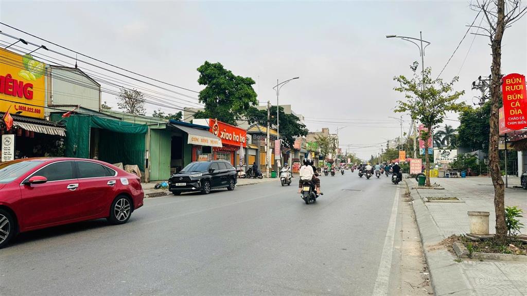 Mặt đường máng nước (sát hoàng huy)  90m2  mặt tiền 5,6m  nhà cũ  giá 11,8 tỷ