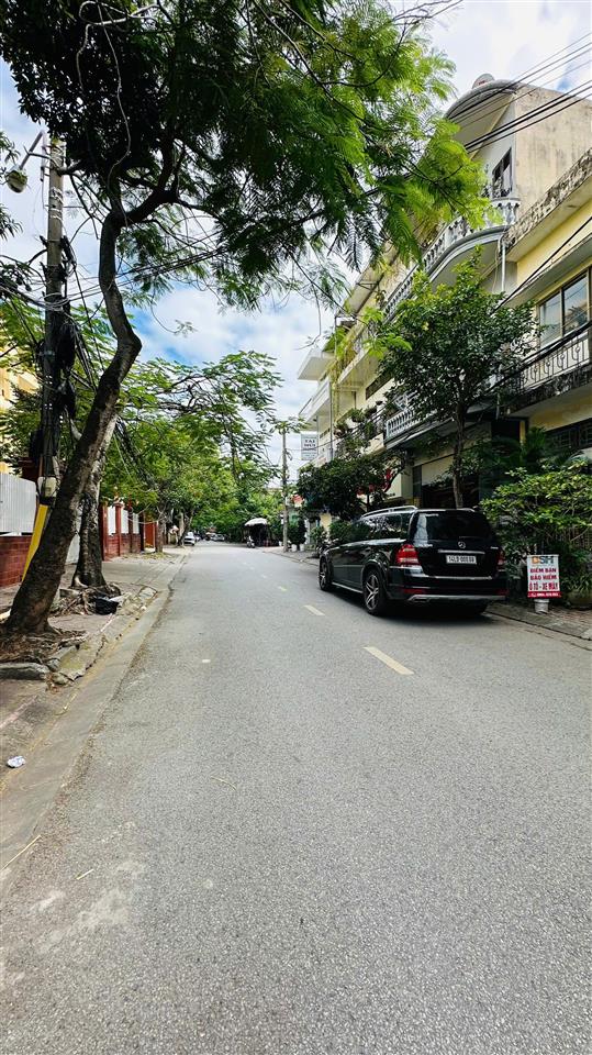 Cho thuê mặt bằng siêu hiếm trung tâm nhà hát lớn, vài bước ra quảng trường  170m2  ngang 11m