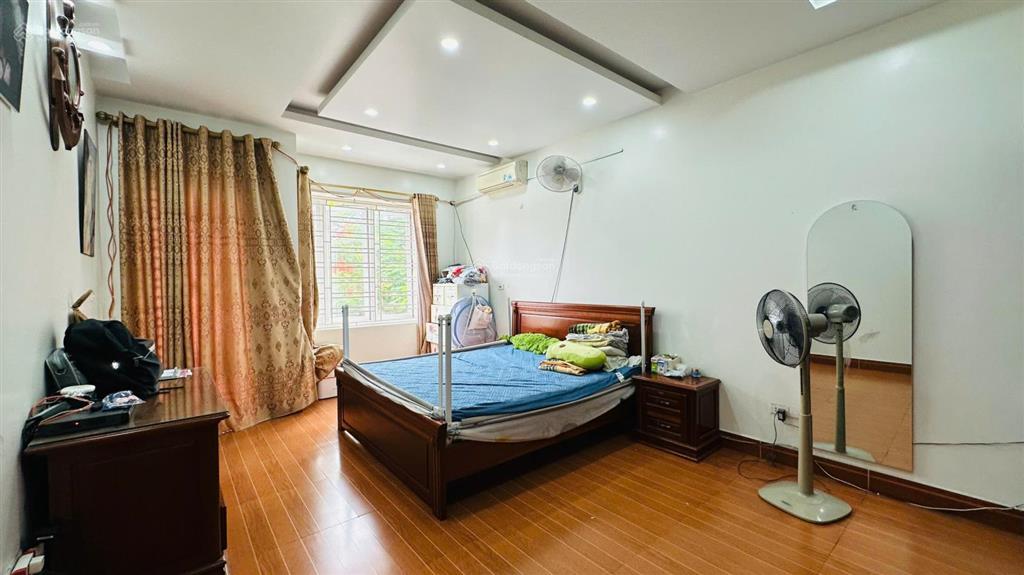 Bán nhà đẹp mặt đường nhánh, gần chợ cát bi, giá hấp dẫn
