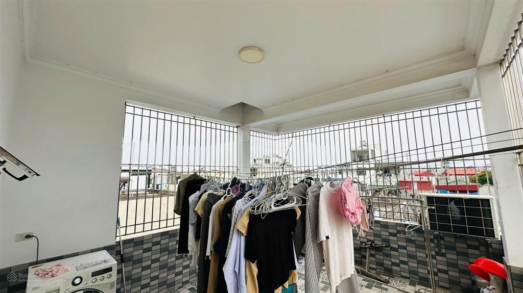 Bán nhà đẹp mặt đường nhánh, gần chợ cát bi, giá hấp dẫn