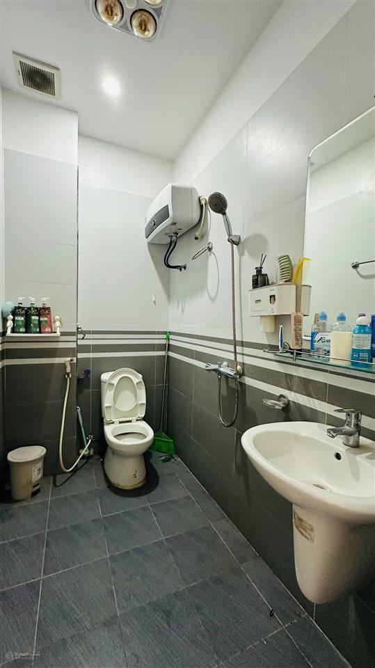 Bán nhà đẹp mặt đường nhánh, gần chợ cát bi, giá hấp dẫn