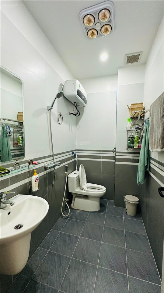 Bán nhà đẹp mặt đường nhánh, gần chợ cát bi, giá hấp dẫn