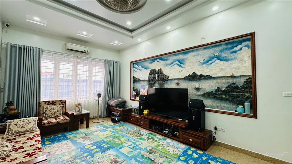 Bán nhà đẹp mặt đường nhánh, gần chợ cát bi, giá hấp dẫn