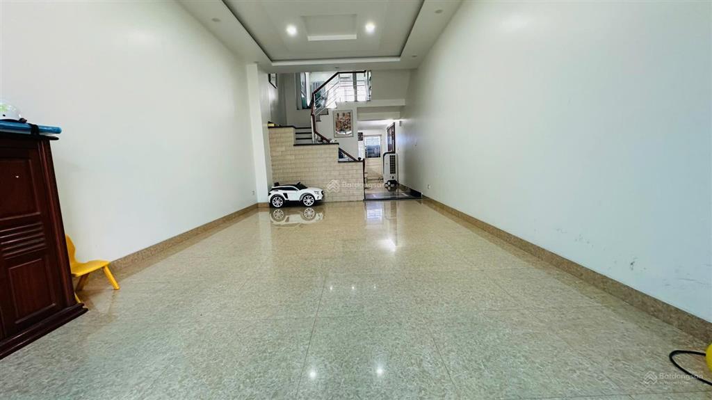 Bán nhà đẹp mặt đường nhánh, gần chợ cát bi, giá hấp dẫn