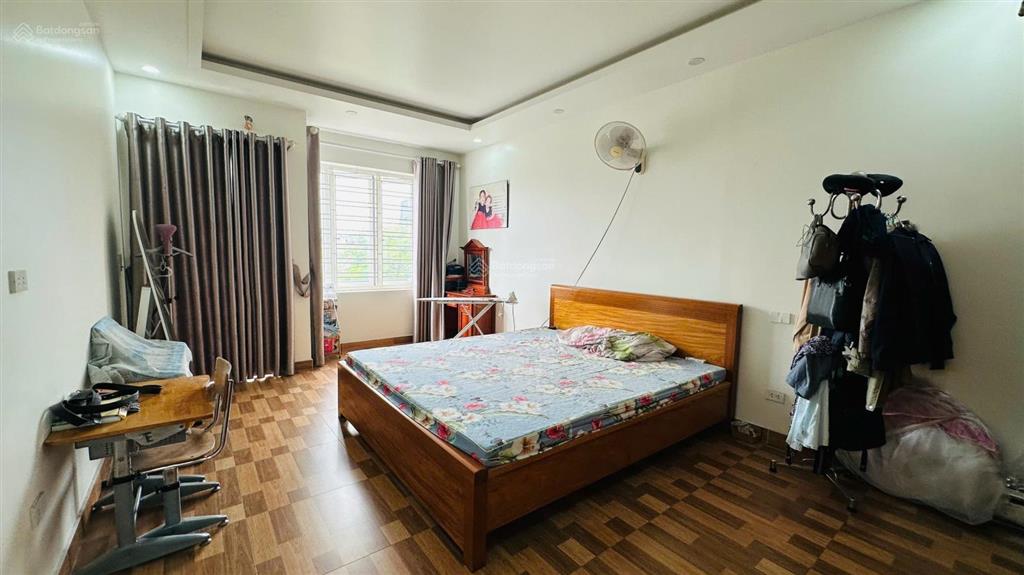 Bán nhà đẹp mặt đường nhánh, gần chợ cát bi, giá hấp dẫn