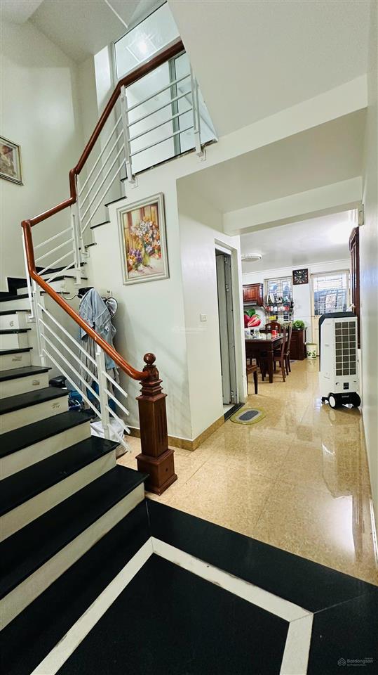 Bán nhà đẹp mặt đường nhánh, gần chợ cát bi, giá hấp dẫn