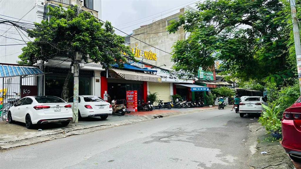 Mặt đường hoàng minh thảo (view hồ)  210,4m2  mặt tiền 7,74m  giá bán 22 tỷ