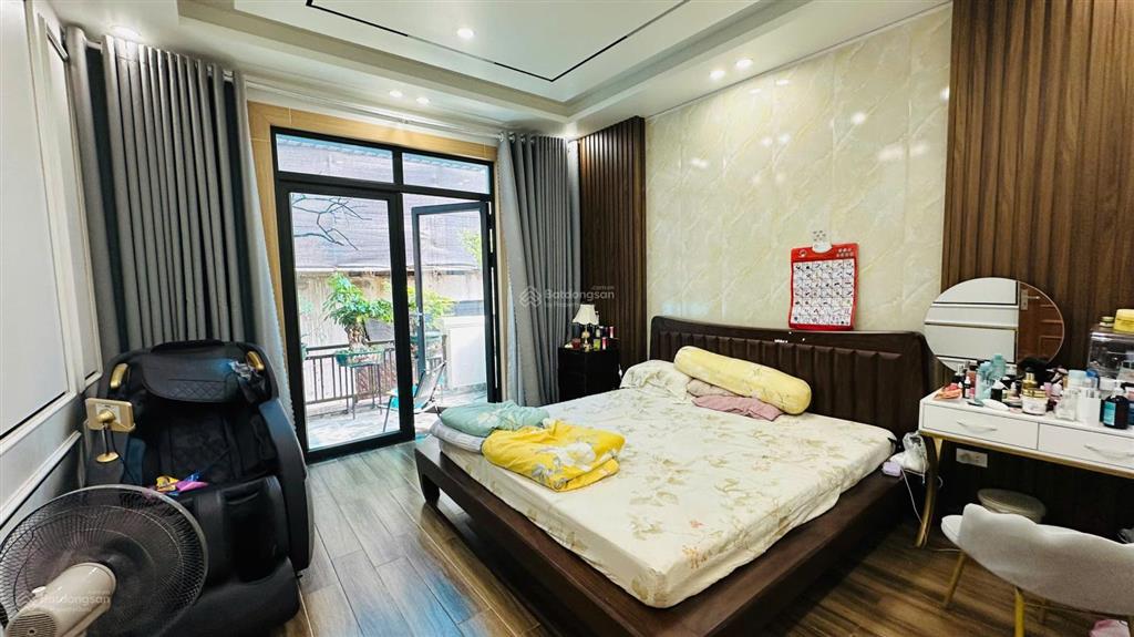 Bán nhà đẹp sân cổng riêng tuyến 2 hồ sen  62m2 x 4 tầng  ngõ ô tô  giá 7 tỷ