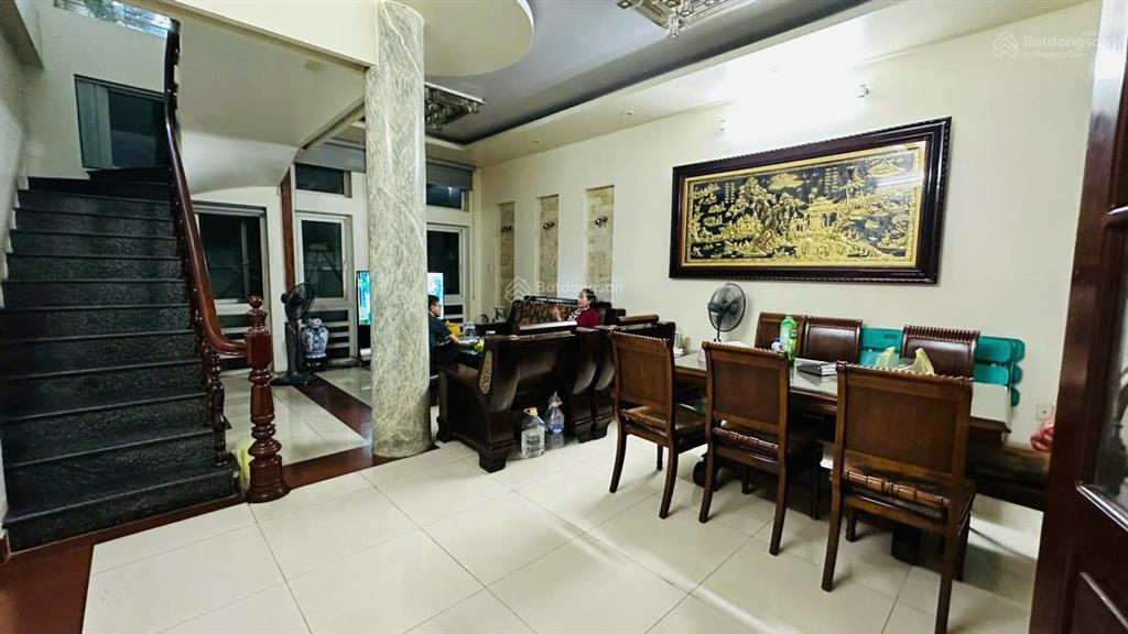 (sp hiếm) nhà mặt đường nguyễn đức cảnh (view hồ)  67m2  mt 5,4m  5 tầng  đang cho thuê