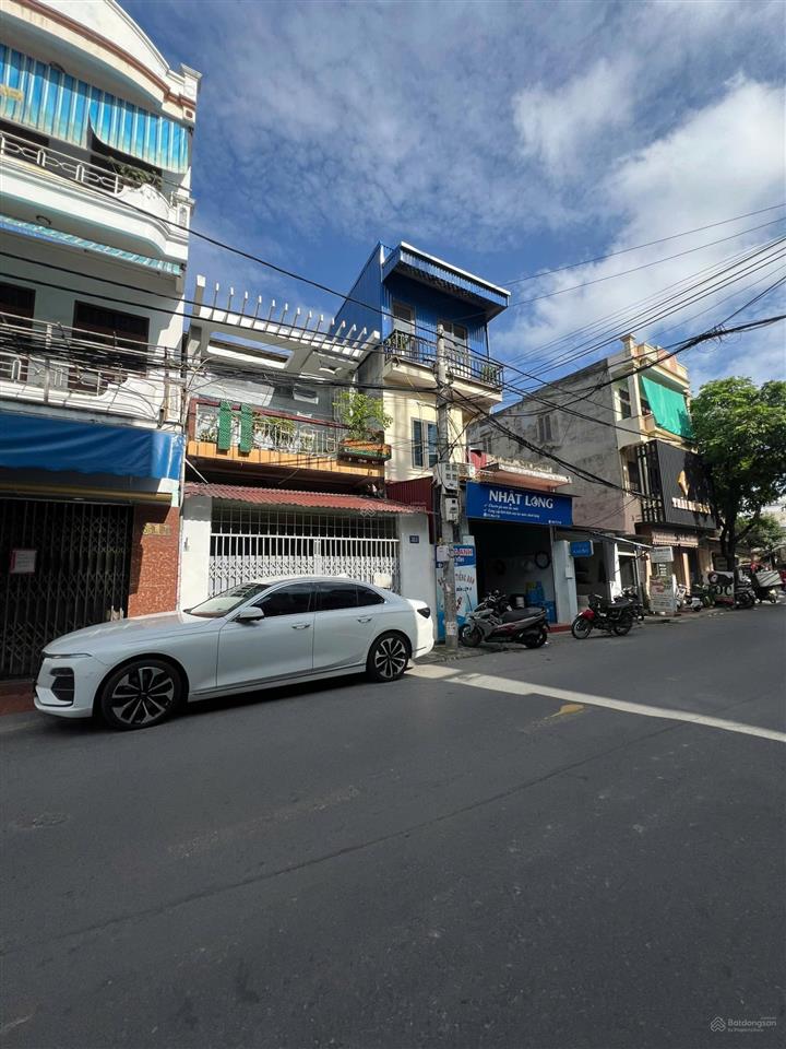 Mặt đường miếu hai xã (gần hồ ông báo)  388m2  ngang 11,45m  1 tầng  lô góc  giá bán 120 tr/m2