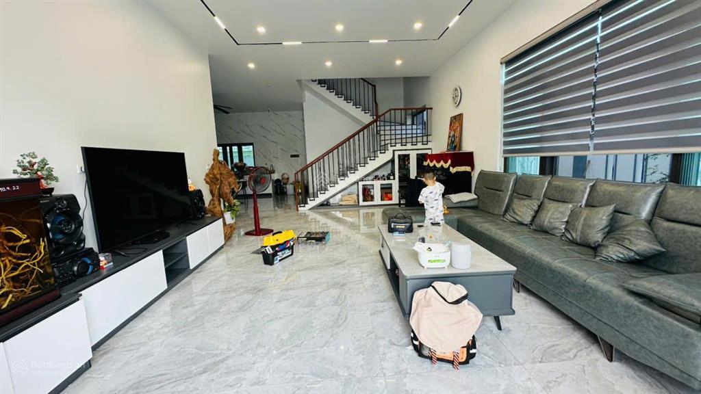 Bán biệt thự sân vườn lô góc anh dũng 8  325m2  3 tầng  full nội thất  giá 1x tỷ