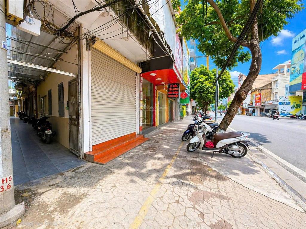 Mặt đường tô hiệu  102,6m2  ngang 4,5m  5 tầng  cạnh ngõ  vỉa hè rộng  giá cực tốt