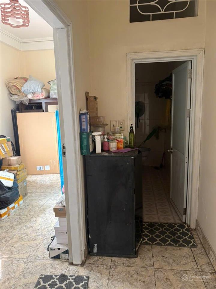 Mặt đường hàng kênh  91,8m2  ngang 4,5m  2 tầng  cạnh ngõ  giá 20 tỷ
