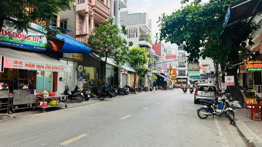 Mặt đường hàng kênh  91,8m2  ngang 4,5m  2 tầng  cạnh ngõ  giá 20 tỷ