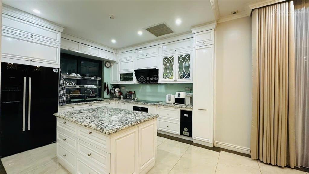 Biệt thự đơn lập siêu đẹp vin imperia  400m2  3,5 tầng  thang máy  gần công viên  giá 60,9 tỷ