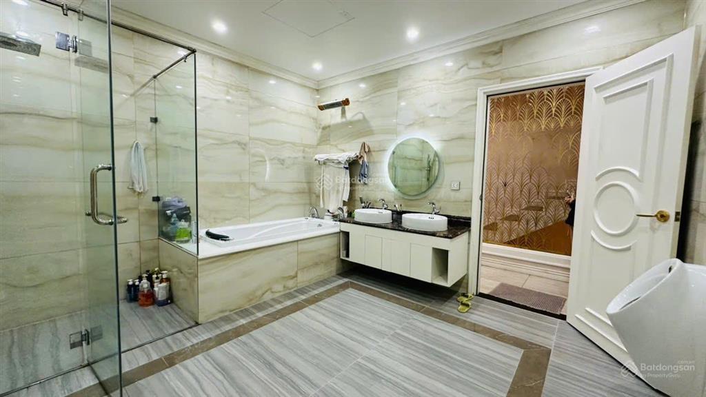 Biệt thự đơn lập siêu đẹp vin imperia  400m2  3,5 tầng  thang máy  gần công viên  giá 60,9 tỷ