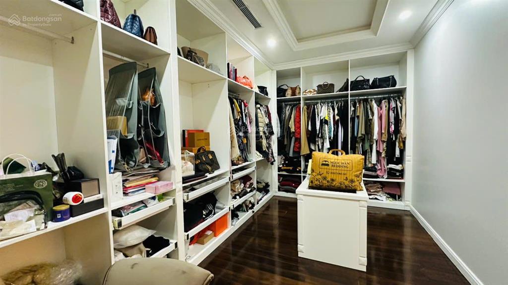 Biệt thự đơn lập siêu đẹp vin imperia  400m2  3,5 tầng  thang máy  gần công viên  giá 60,9 tỷ