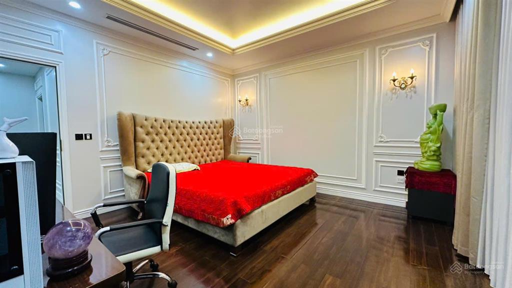 Biệt thự đơn lập siêu đẹp vin imperia  400m2  3,5 tầng  thang máy  gần công viên  giá 60,9 tỷ