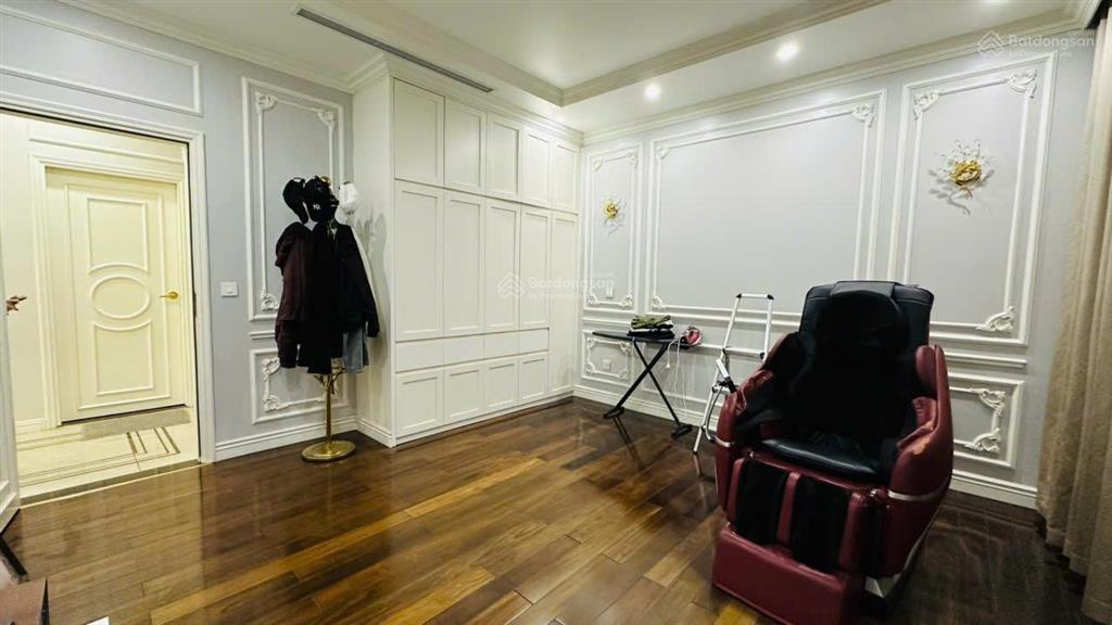 Biệt thự đơn lập siêu đẹp vin imperia  400m2  3,5 tầng  thang máy  gần công viên  giá 60,9 tỷ