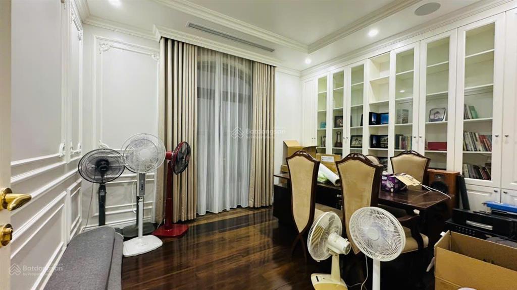 Biệt thự đơn lập siêu đẹp vin imperia  400m2  3,5 tầng  thang máy  gần công viên  giá 60,9 tỷ