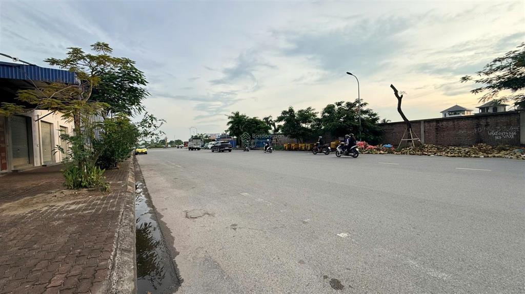Đất mặt đường bùi viện (cổng dự án làng việt kiều)  8060m2  ngang 80m  giá cực tốt 69,9 tỷ