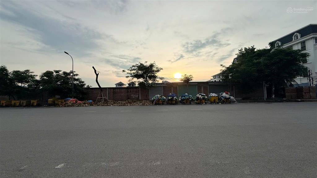 Đất mặt đường bùi viện (cổng dự án làng việt kiều)  8060m2  ngang 80m  giá cực tốt 69,9 tỷ