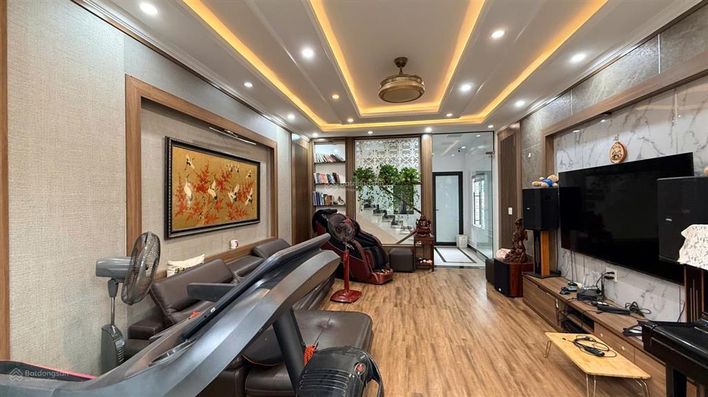 Nhà 4 tầng sân cổng riêng tuyến 2 trung lực  81m2  đông tứ trạch  giá 10,8 tỷ