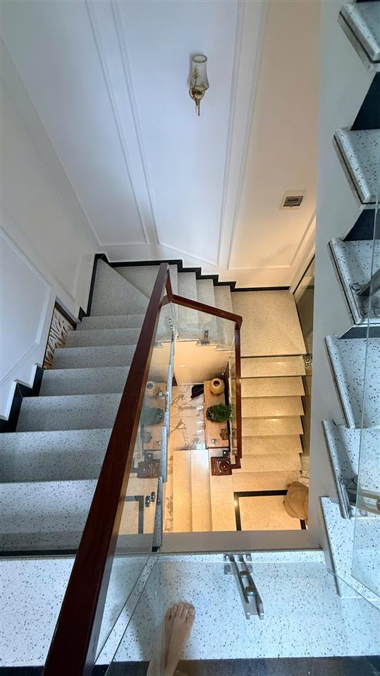 Nhà 4 tầng sân cổng riêng tuyến 2 trung lực  81m2  đông tứ trạch  giá 10,8 tỷ