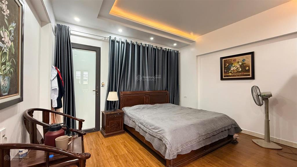 Nhà 4 tầng sân cổng riêng tuyến 2 trung lực  81m2  đông tứ trạch  giá 10,8 tỷ