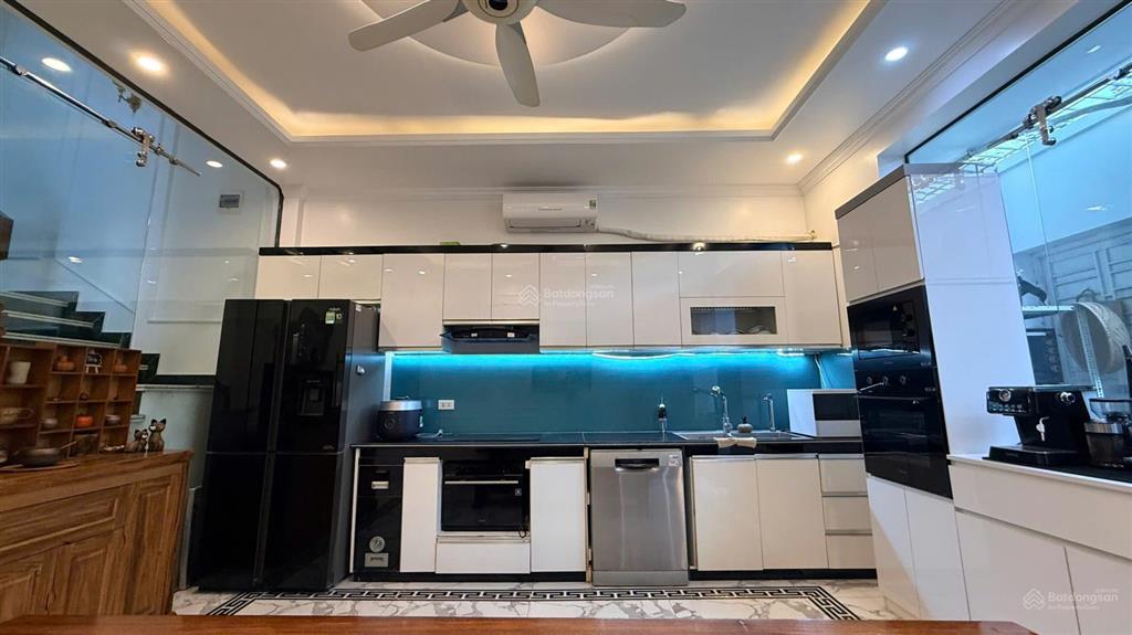 Nhà 4 tầng sân cổng riêng tuyến 2 trung lực  81m2  đông tứ trạch  giá 10,8 tỷ