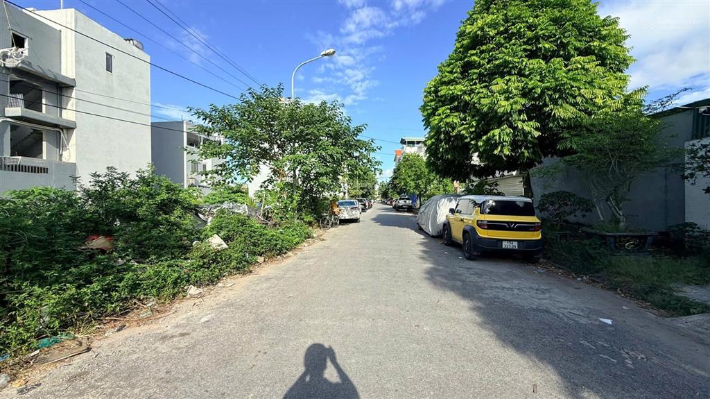 Lô đất áp góc kđt vườn hồng, sát khu dân cư  131,25m2  mt 7,5m  giá 60 tr/m2