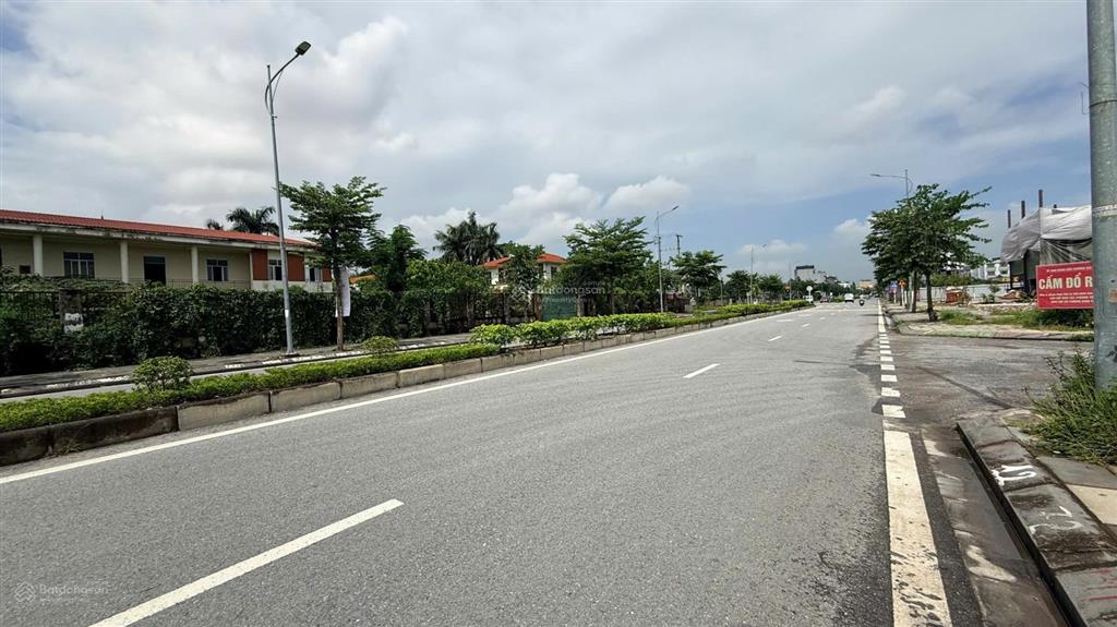 Bán đất mặt đường lê quang đạo (đồng ninh)  100m2  ngang 5m  vị trí đẹp  giá 135 tr/m2