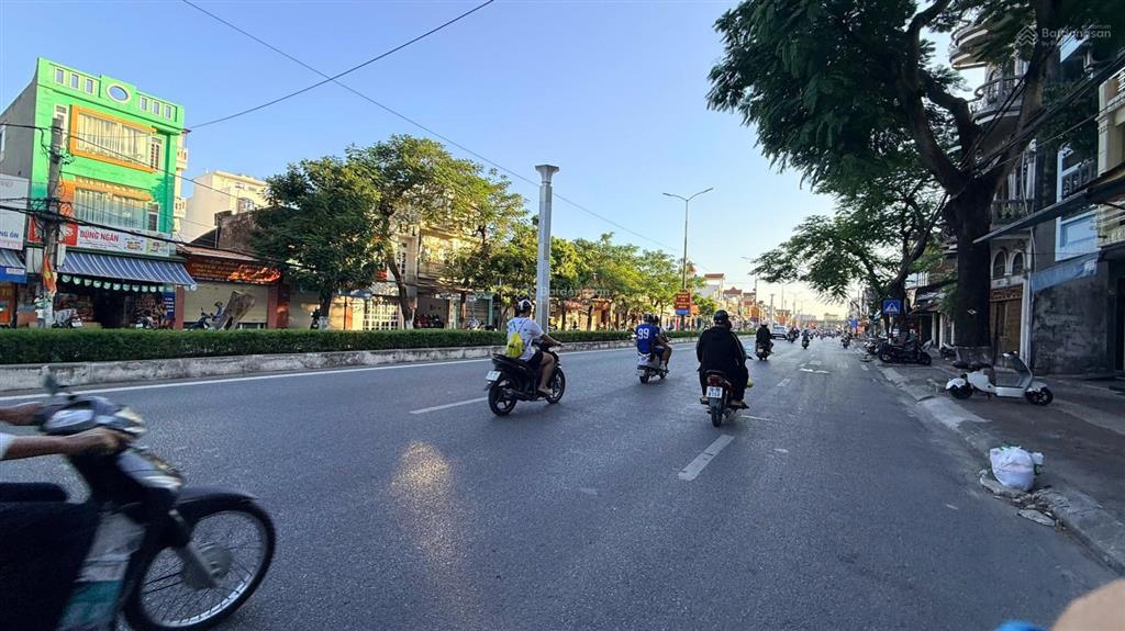 Mặt đường trường chinh (gần phương khê)  130,5m2  ngang 4,05m  giá chỉ 60 tr/m2