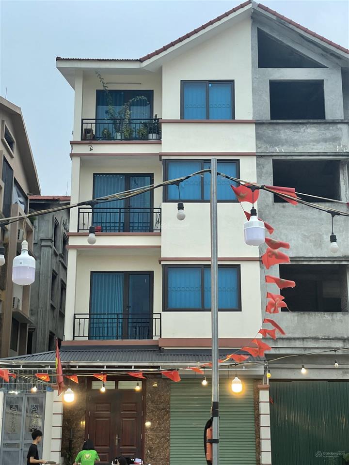 Cho thuê căn nhà mặt đường 3.5 đã hoàn thiện, dt sàn gần 300m2, giá 10tr/th/tầng 1.  0966 675 ***
