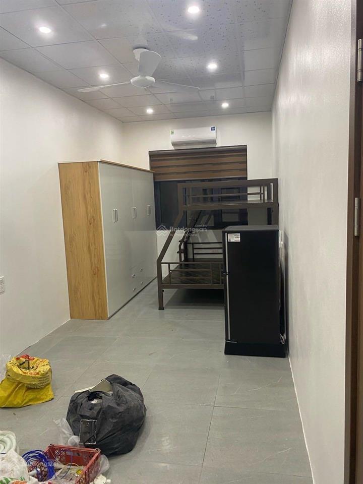 Cho thuê phòng dt 30m2, đầy đủ dh, nl, quạt, giường tủ. cách dhcn 1,5 km, từ 2,8tr/tháng
