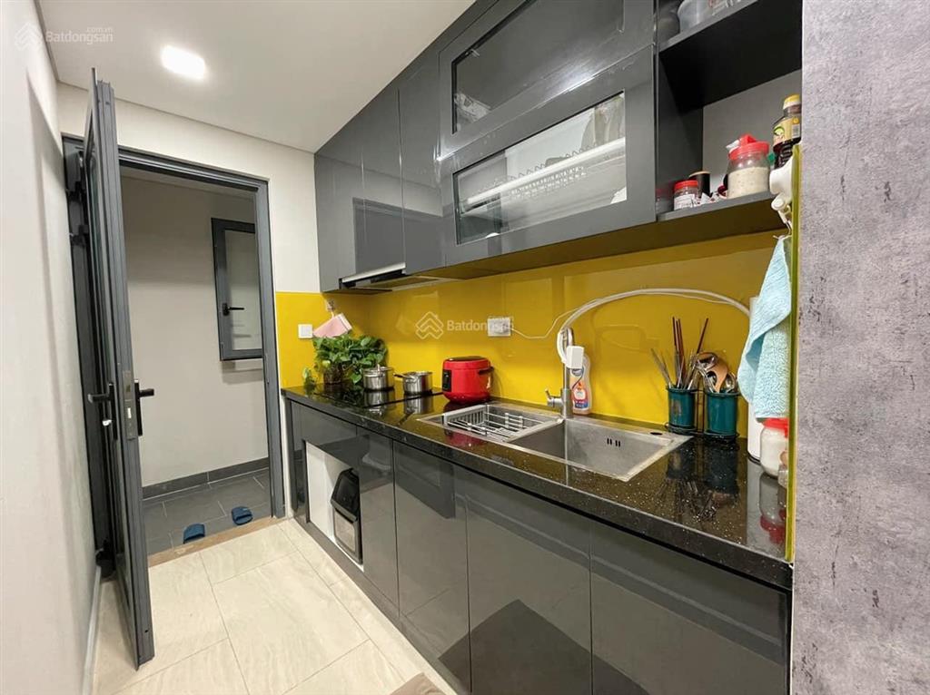 Chính chủ bán gấp trong t106, căn 2pn full đồ view phố chung cư bohemia.  0911 981 ***