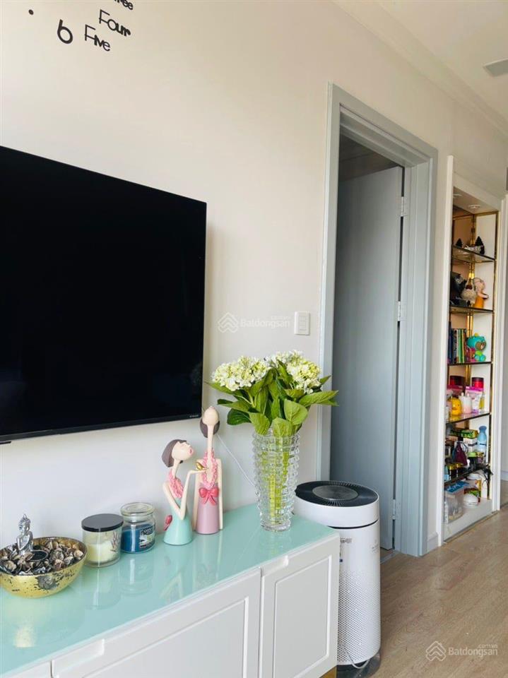 Chính chủ bán gấp trong t106, căn 2pn full đồ view phố chung cư bohemia.  0911 981 ***
