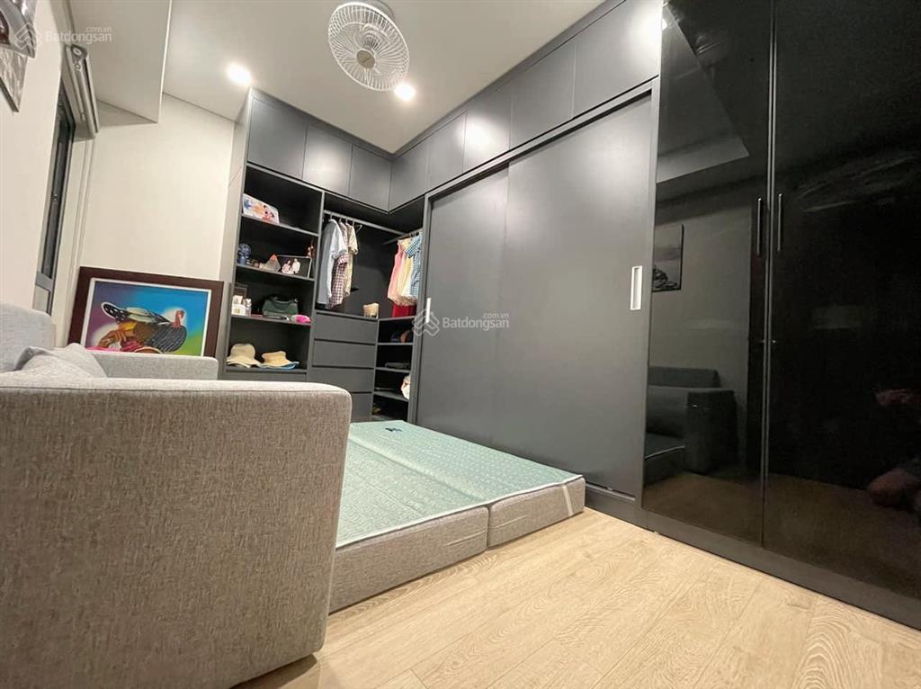 Chính chủ bán gấp trong t106, căn 2pn full đồ view phố chung cư bohemia.  0911 981 ***