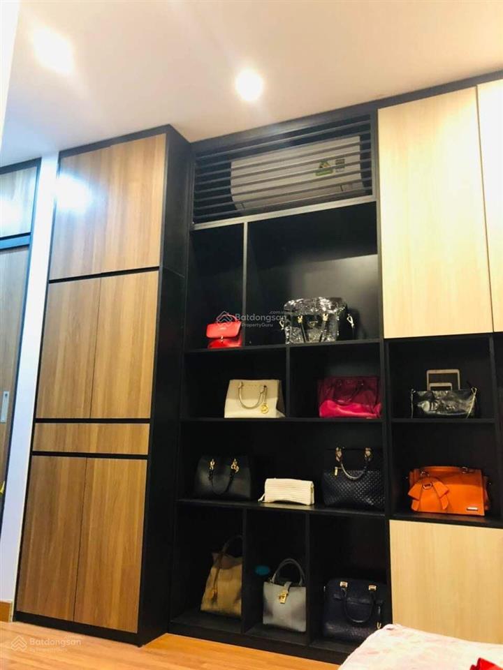 Chính chủ cần bán cực gấp căn 2 phòng ngủ 94m2 tầng 15  full nội thất   0911 981 ***