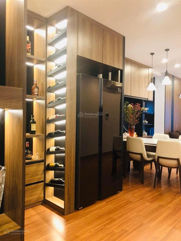 Chính chủ cần bán cực gấp căn 2 phòng ngủ 94m2 tầng 15  full nội thất   0911 981 ***