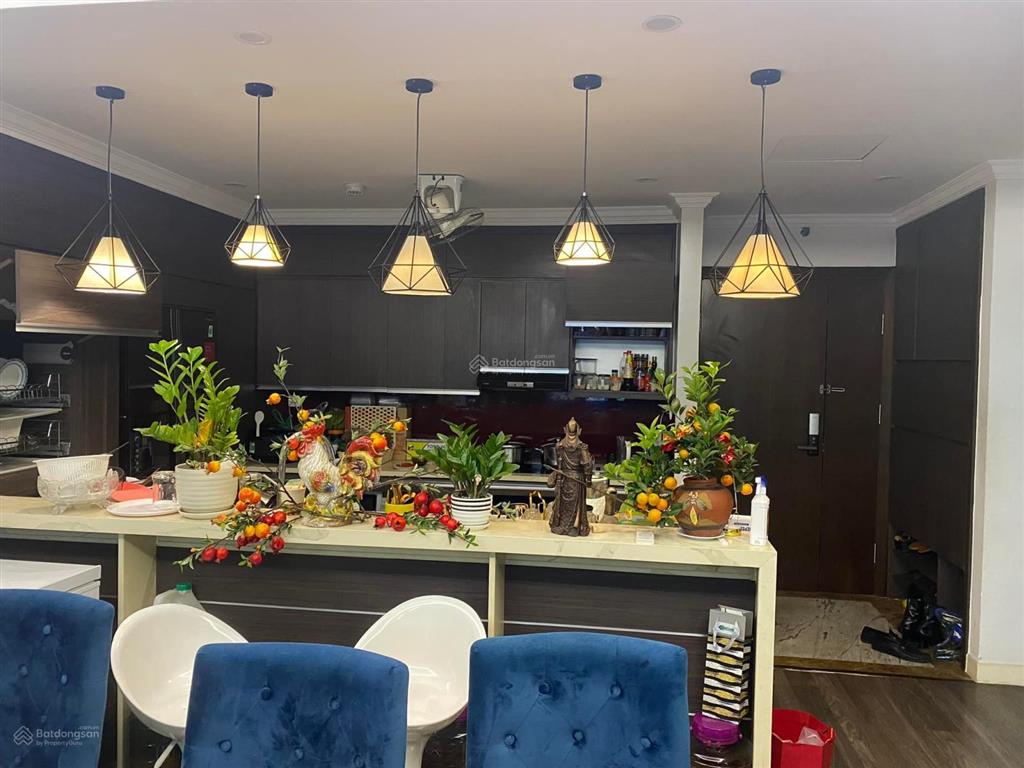 Chính chủ cần bán cực gấp căn 2 phòng ngủ 94m2 tầng 15  full nội thất   0911 981 ***