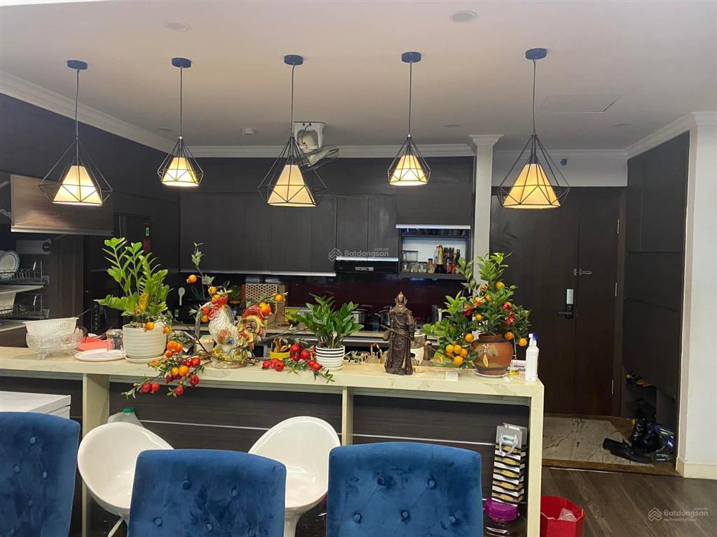 Chính chủ bán nhanh căn 3pn  128m2 tầng trung view phố full nội thất chỉ việc ở ngay đồ như ảnh